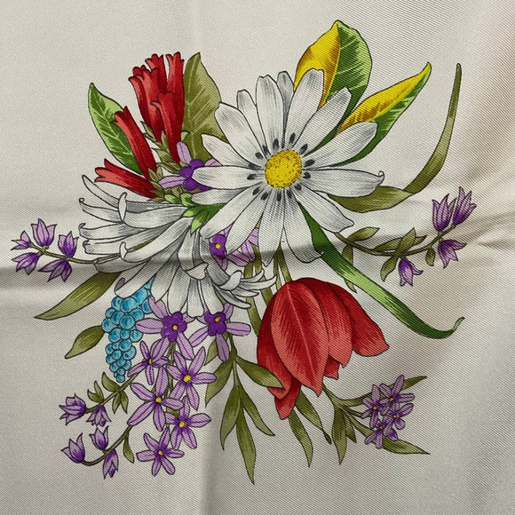 Gucci 100% Silk Floral Print Scarf - Picture 12 of 16